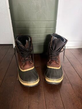 Unisex Sorel Waterproof Boots - Brown and Black